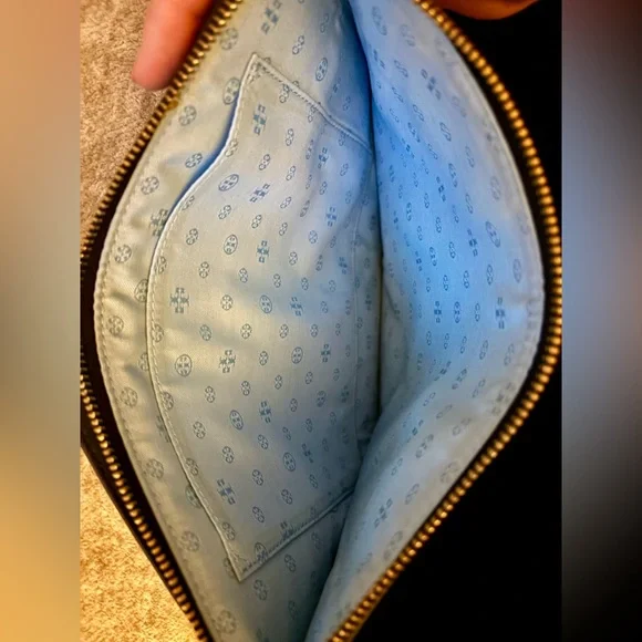 Tory Burch Large "T" Logo Wristlet/Clutch - Picture 3 of 4